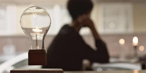 線路板廠帶你了解一款能給手機(jī)無線充電的懸浮燈泡