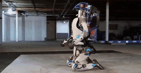 軟板廠之人形機(jī)器人Atlas行走能力將趕超人類