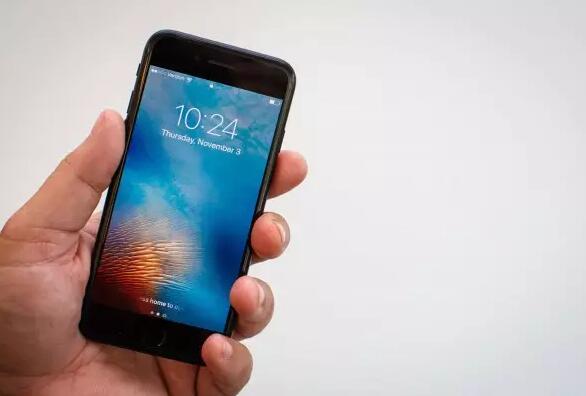 軟板廠資訊：跌落神壇，iPhone 8能在中國拯救蘋果？