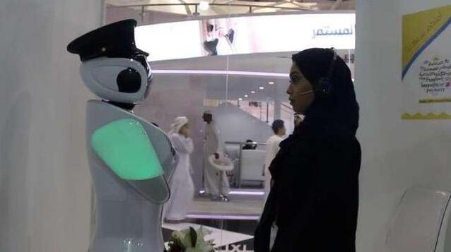 軟板廠資訊：厲害了大迪拜，機(jī)器人招工求應(yīng)聘者心理陰影面積