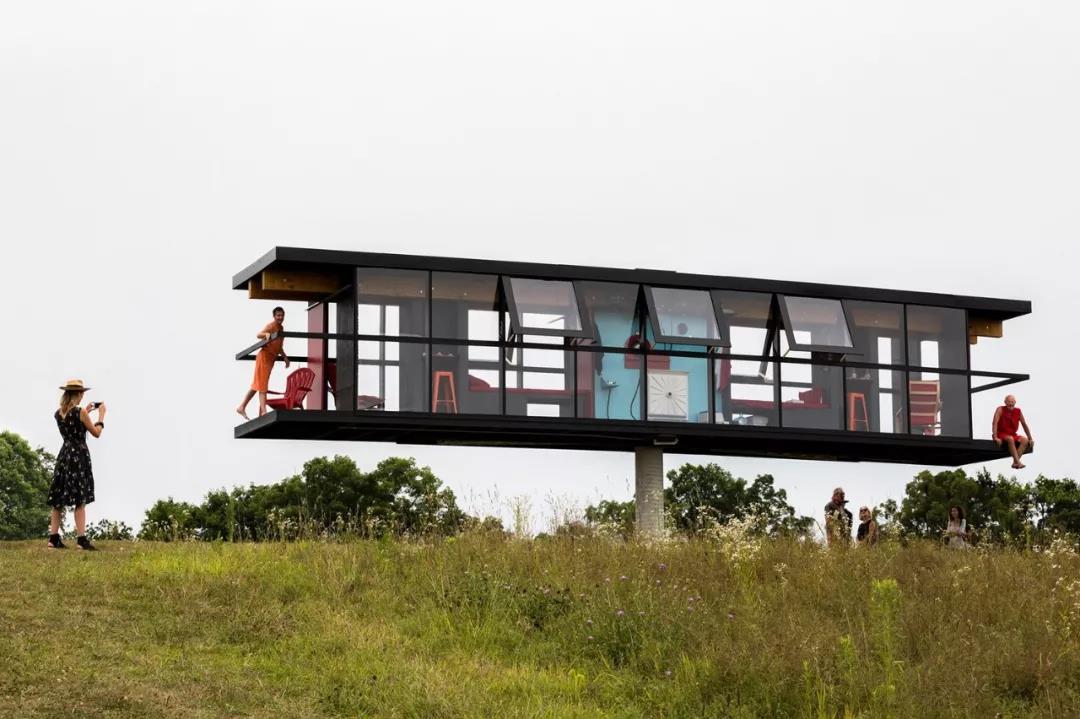 軟板之最尷尬的房子，一個人住不了，只能兩個人一起住