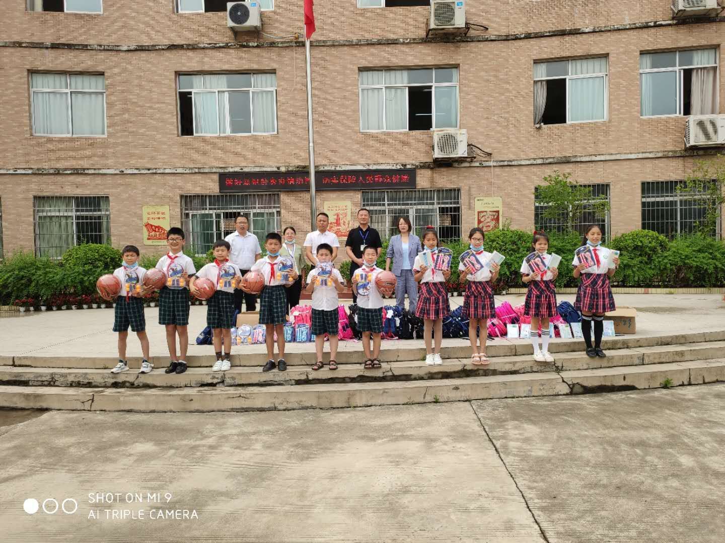 贛州深聯(lián)FPC廠 | “六●一”慰問特殊兒童，守護童心！