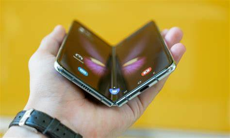 柔性電路板之半年可折疊手機出貨排行出爐：三星份額超60%、華為第二