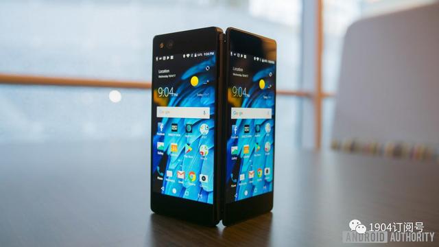 三星折疊屏手機(jī)亮相官網(wǎng)，明年將會(huì)是屏幕廠商的天下？